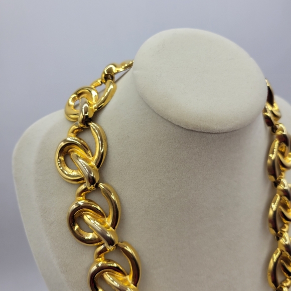 Chunky Goldtone Choker Necklace ▪︎ - Picture 2 of 3